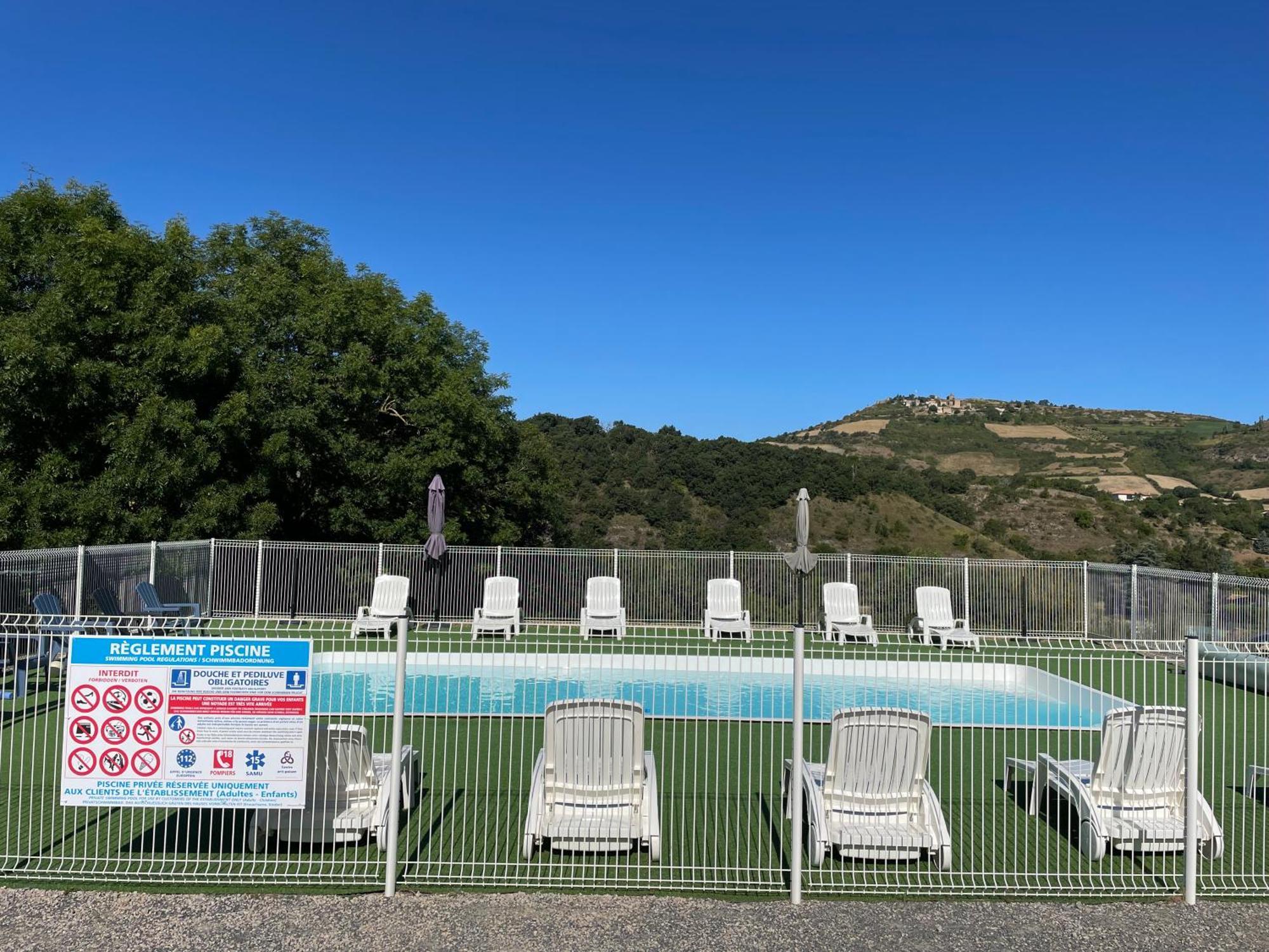 Hotel Val St Georges Saint-Georges-de-Luzençon Esterno foto